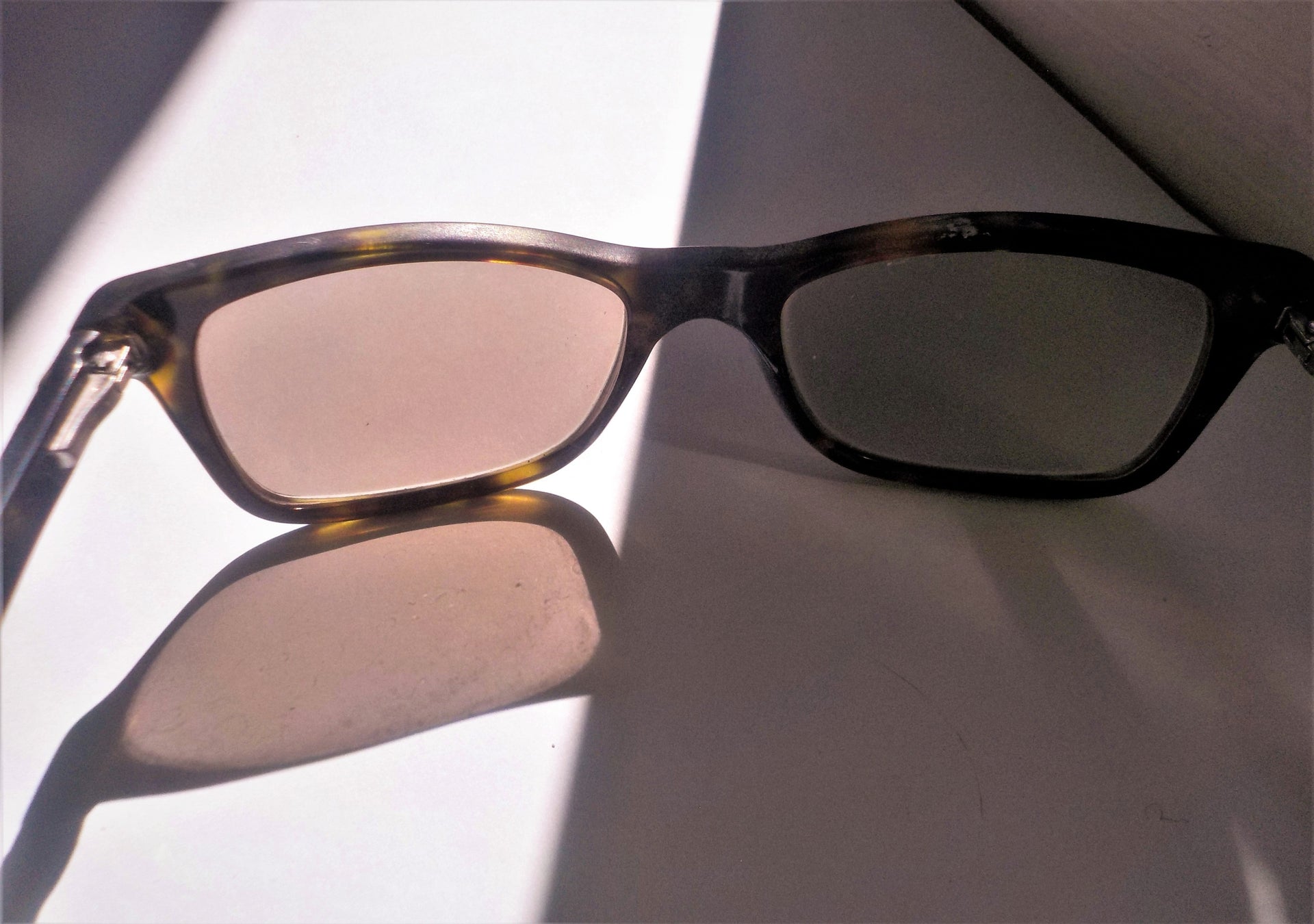 What Are Photochromic Lenses and How They Adapt