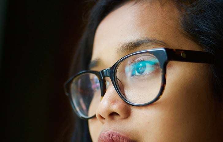 Glasses for Round Faces — What to Look For