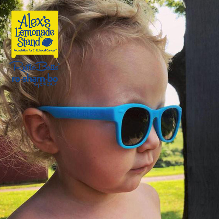 RuggedButts Maillot de bain et protection contre les rayures arc-en-ciel pour tout-petits avec lunettes de soleil bleues Roshambo