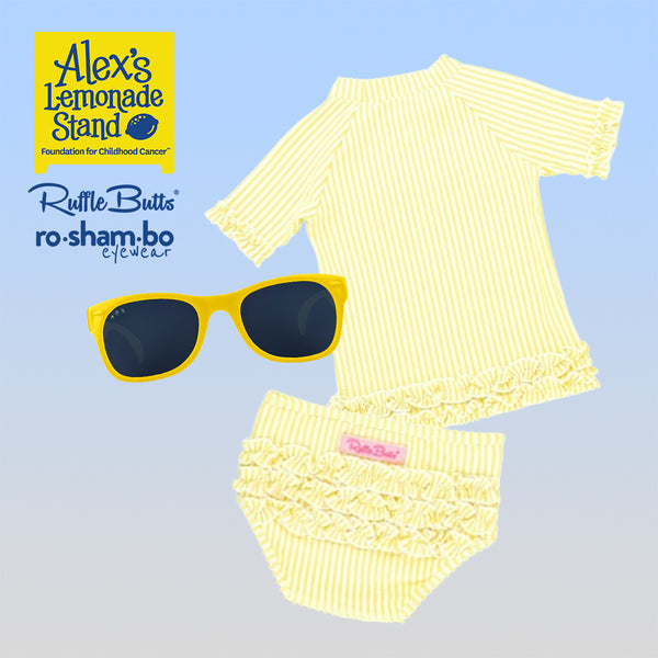 Bikini de seersucker para bebé de RuffleButts con gafas de sol amarillas Roshambo