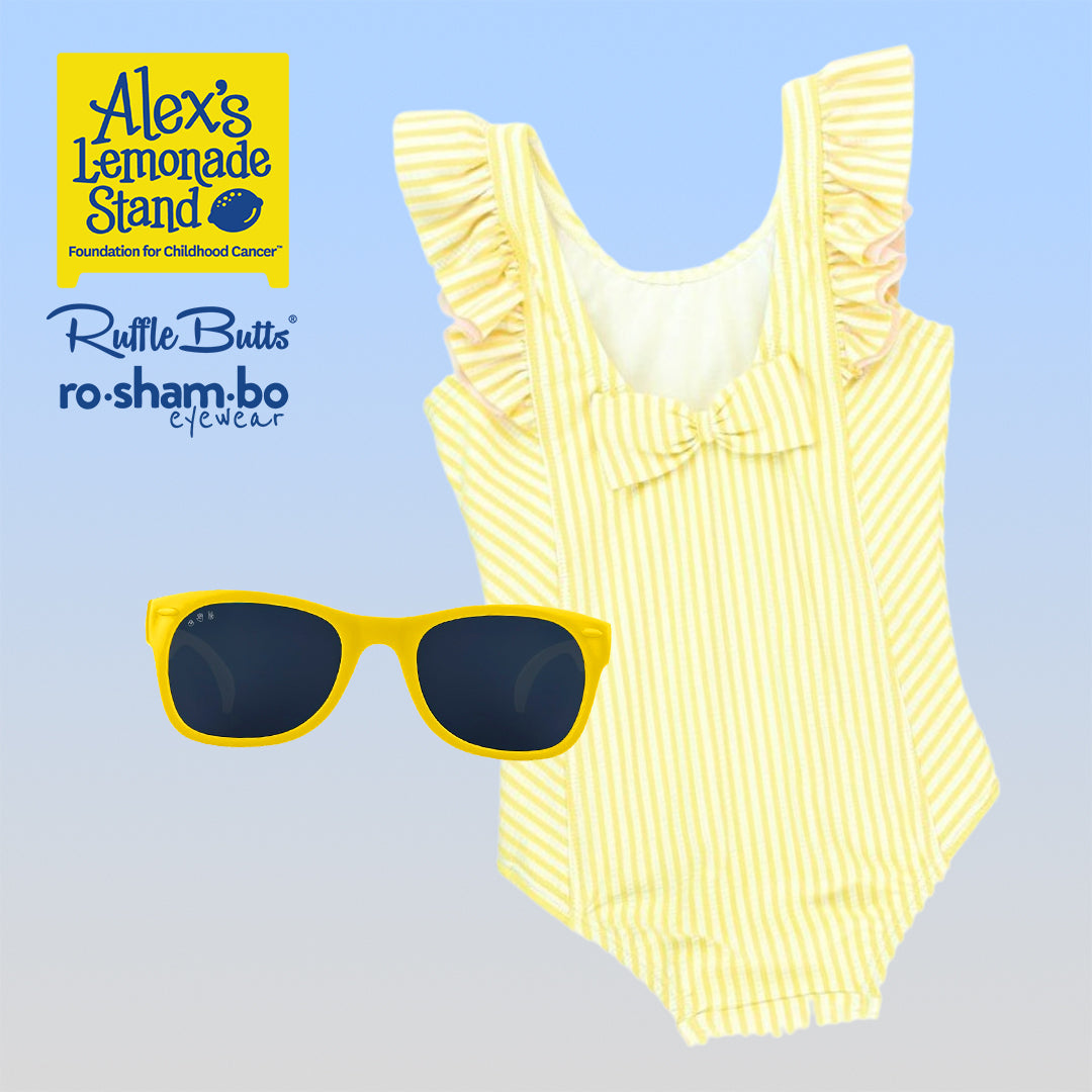 Traje de baño de sirsaca para niño pequeño de RuffleButts con gafas de sol amarillas Roshambo